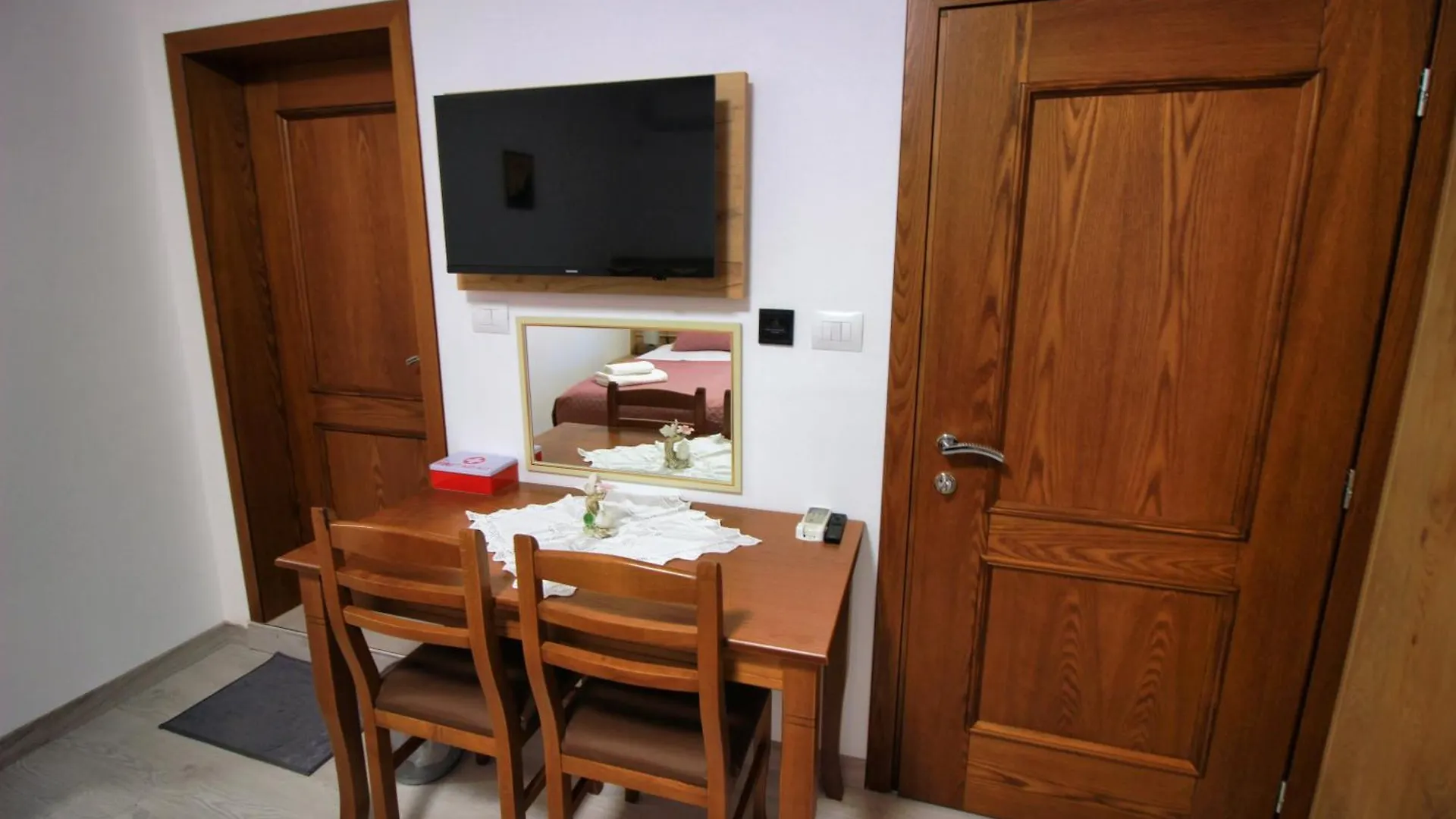 Emblematic House Apartment 4 Gjirokastër منزل للإقامة