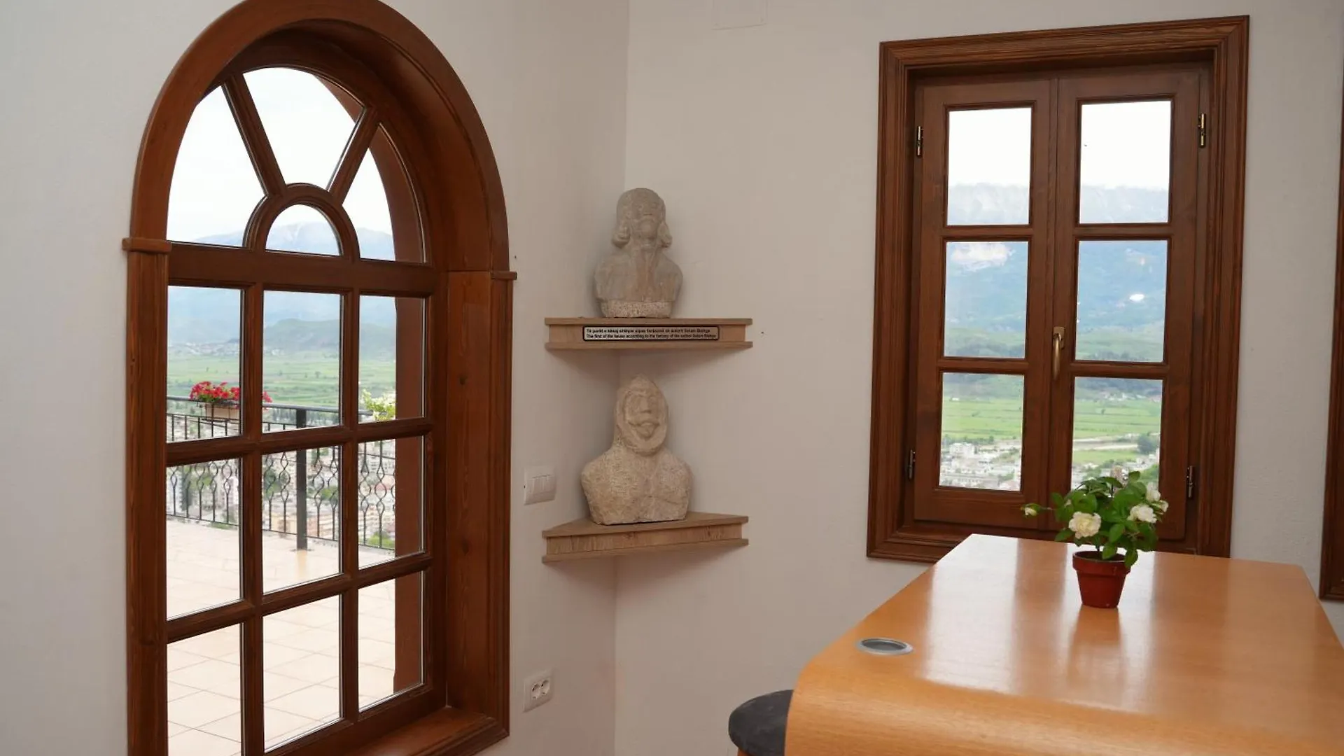 Emblematic House Apartment 4 Gjirokastër