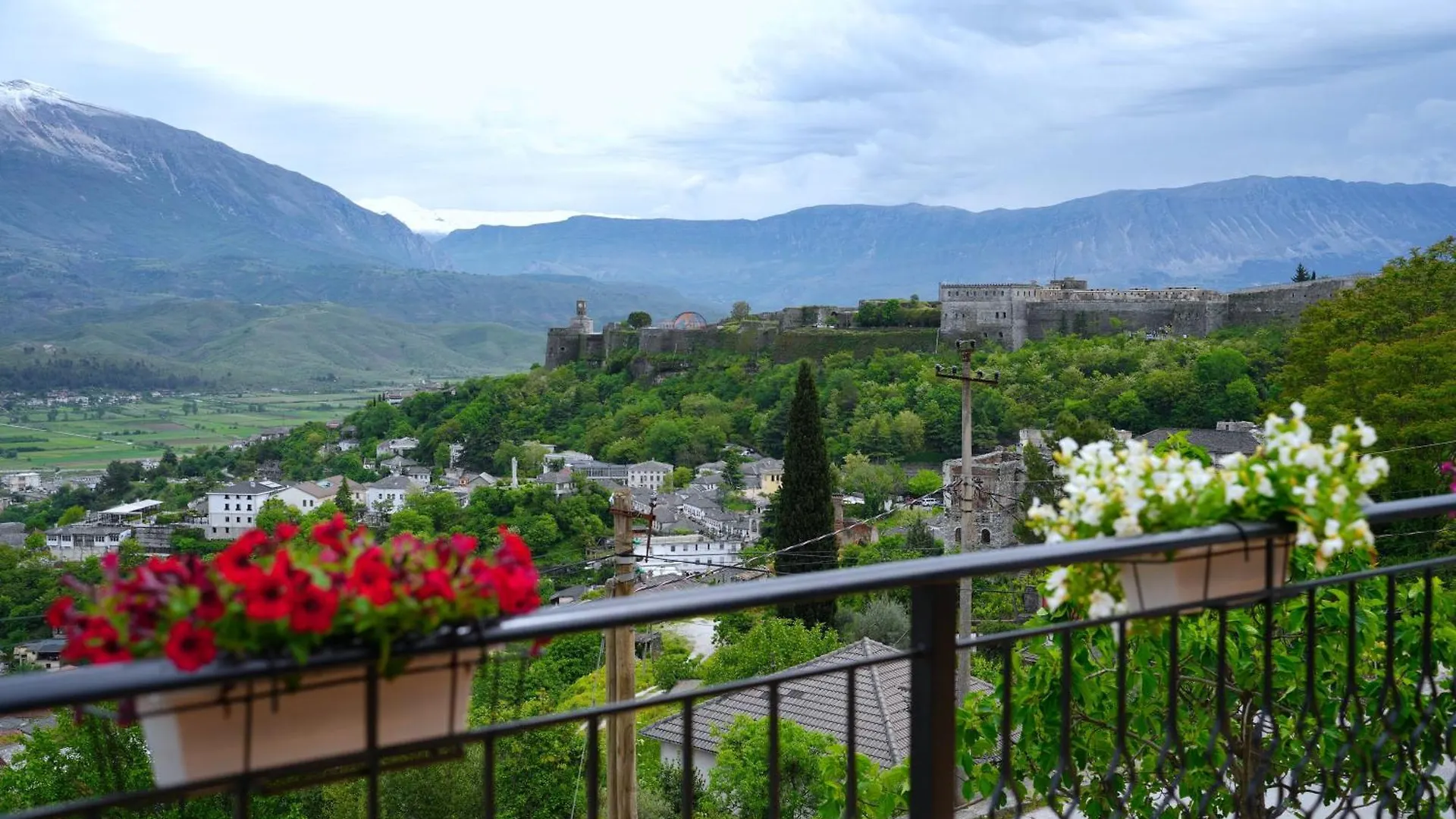 Emblematic House Apartment 4 Gjirokastër منزل للإقامة