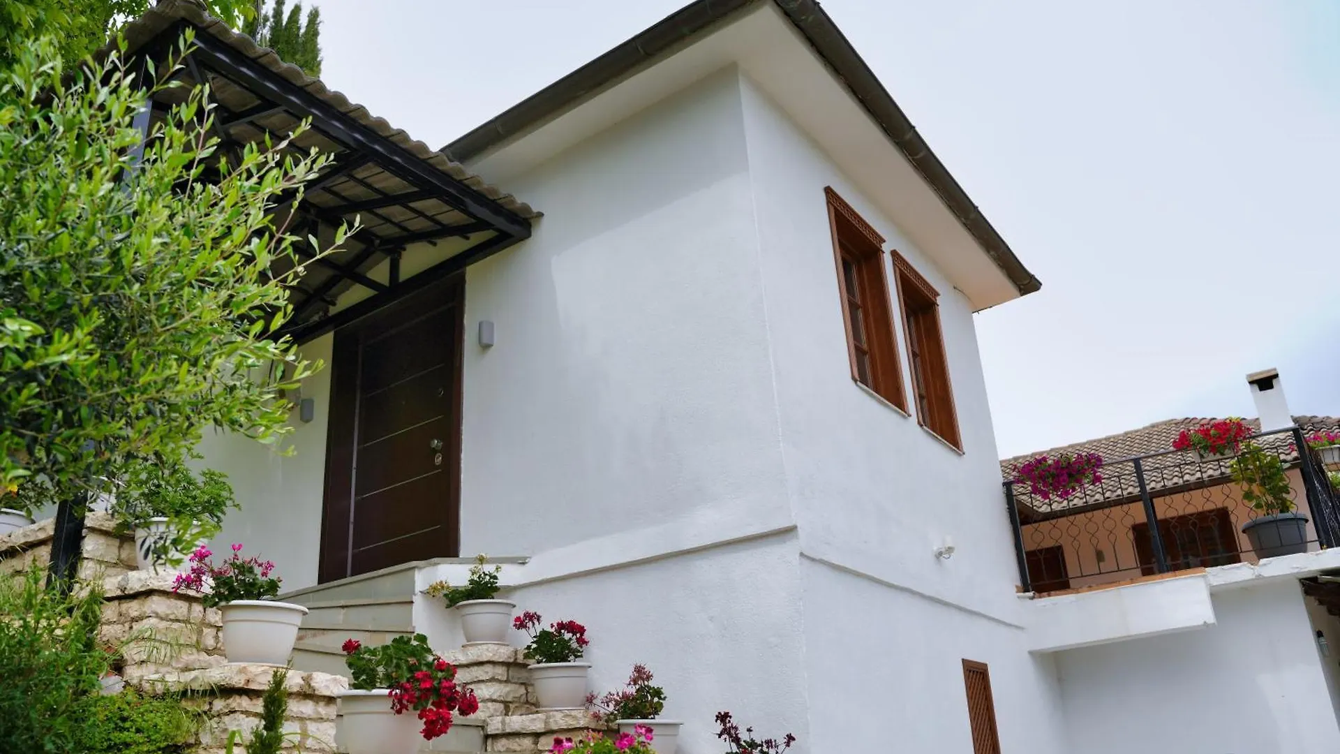 Emblematic House Apartment 4 Gjirokastër منزل للإقامة