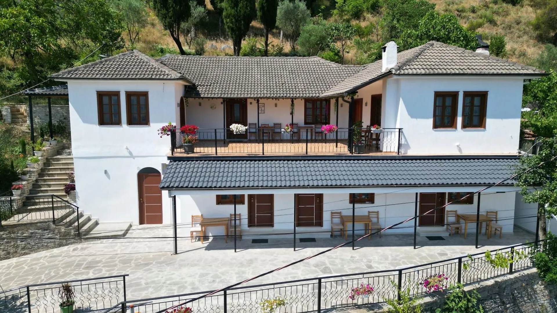 Emblematic House Apartment 4 Gjirokastër منزل للإقامة